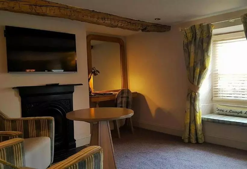 Hotel Queens Head Inn & Restaurant