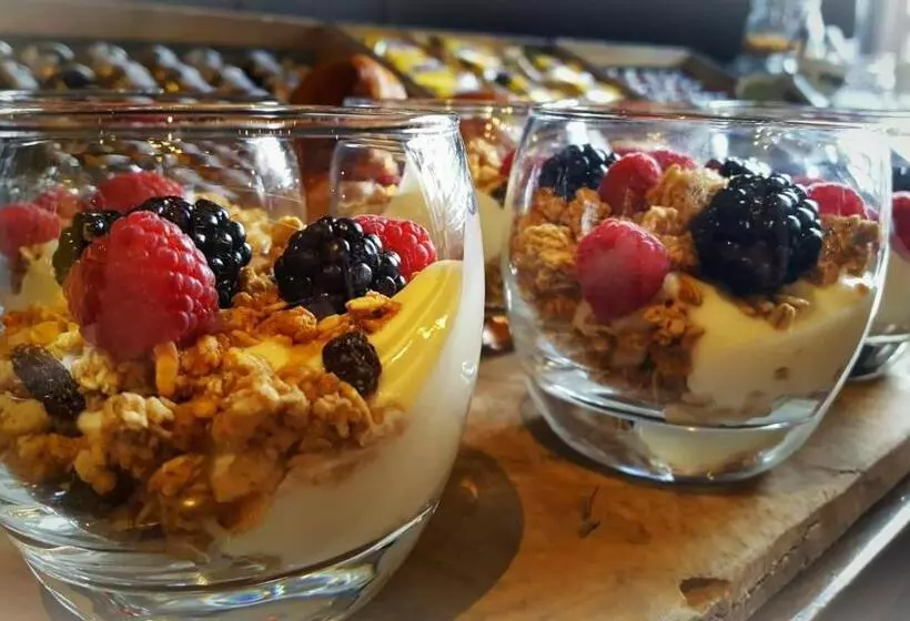 Hotel Queens Head Inn & Restaurant