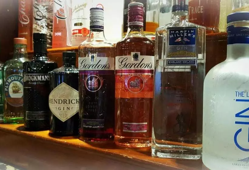 Hotel Queens Head Inn & Restaurant