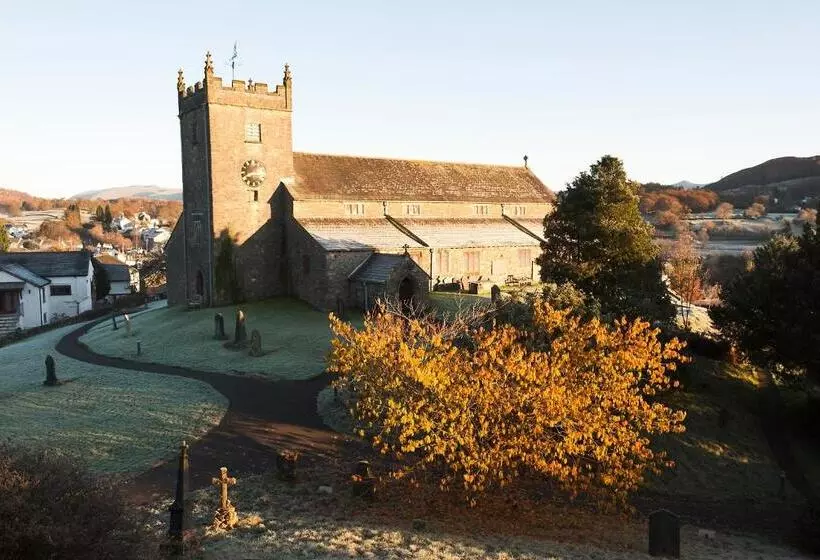 Hotel Queens Head Inn & Restaurant