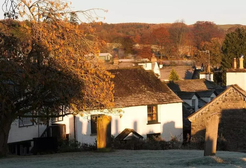 Hotel Queens Head Inn & Restaurant