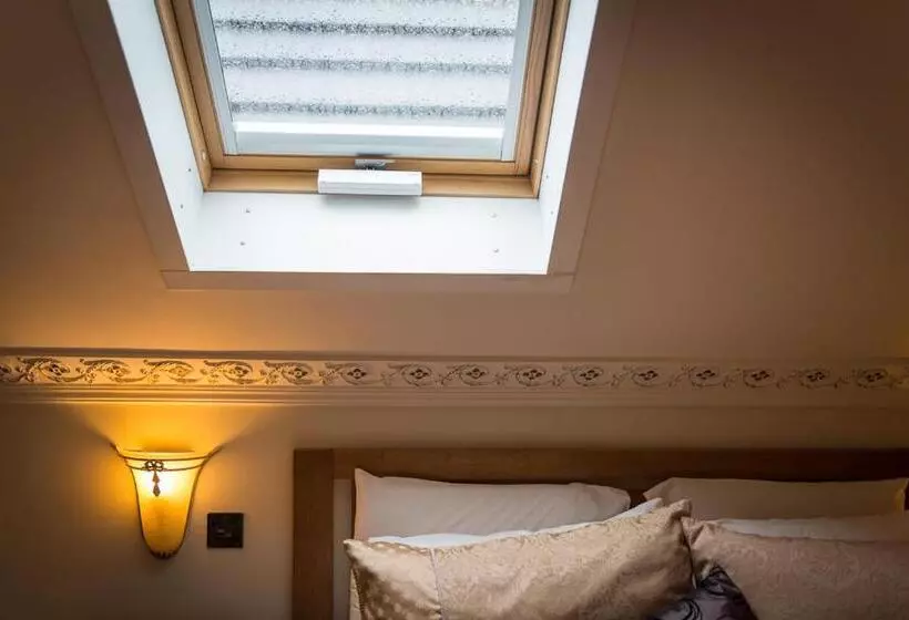 هتل The Saddleworth