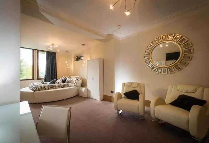 هتل The Saddleworth