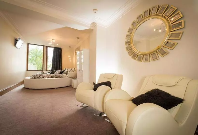 هتل The Saddleworth