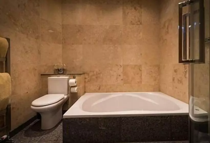 هتل The Saddleworth