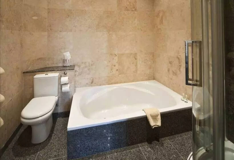 هتل The Saddleworth