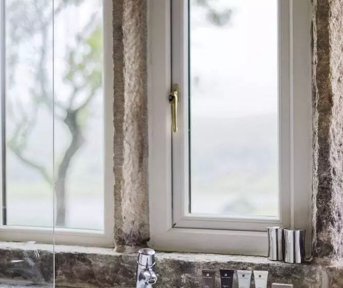 هتل The Saddleworth