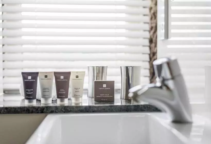 هتل The Saddleworth