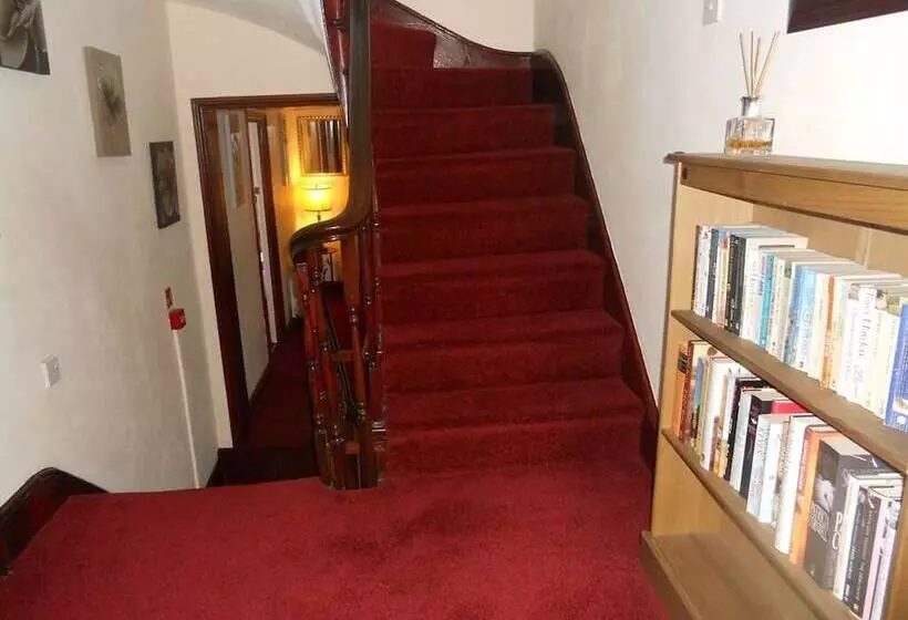 Пансион All Seasons Guest House