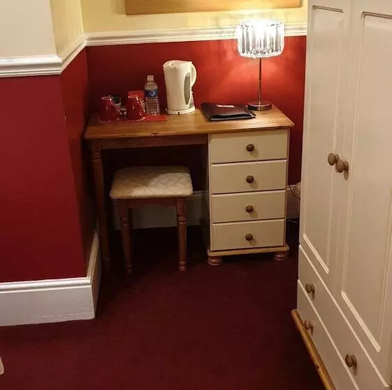 Пансион All Seasons Guest House