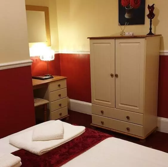 Пансион All Seasons Guest House