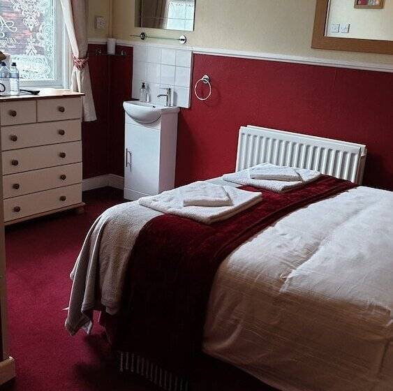 بنسيون All Seasons Guest House