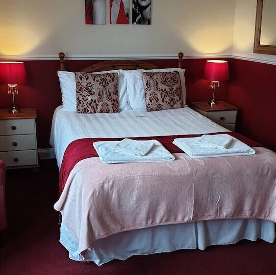 بنسيون All Seasons Guest House