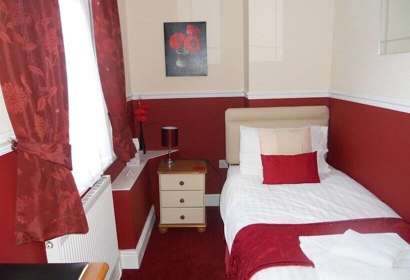 بنسيون All Seasons Guest House