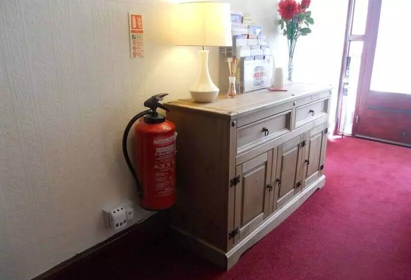 Пансион All Seasons Guest House