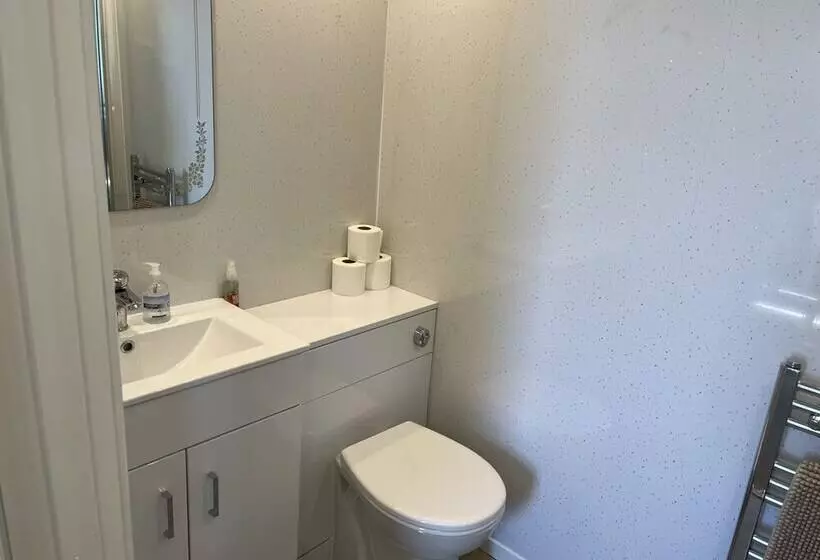 The Village Inn And Kirtle House B&b