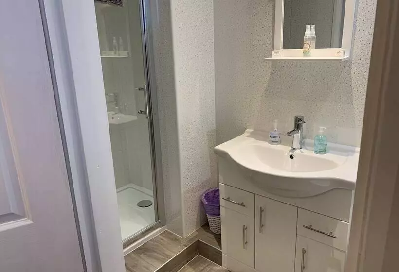 The Village Inn And Kirtle House B&b