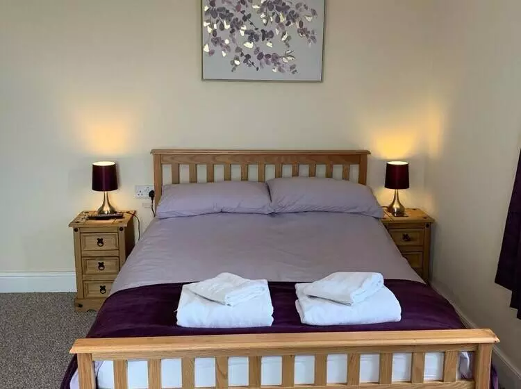 The Village Inn And Kirtle House B&b