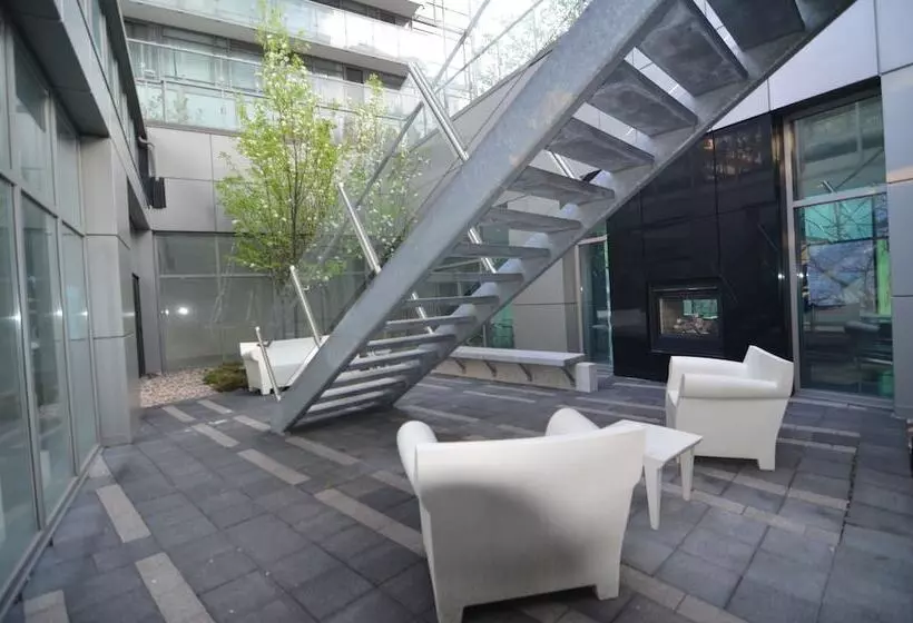 Toronto Escape   The Ruby Pink Suite