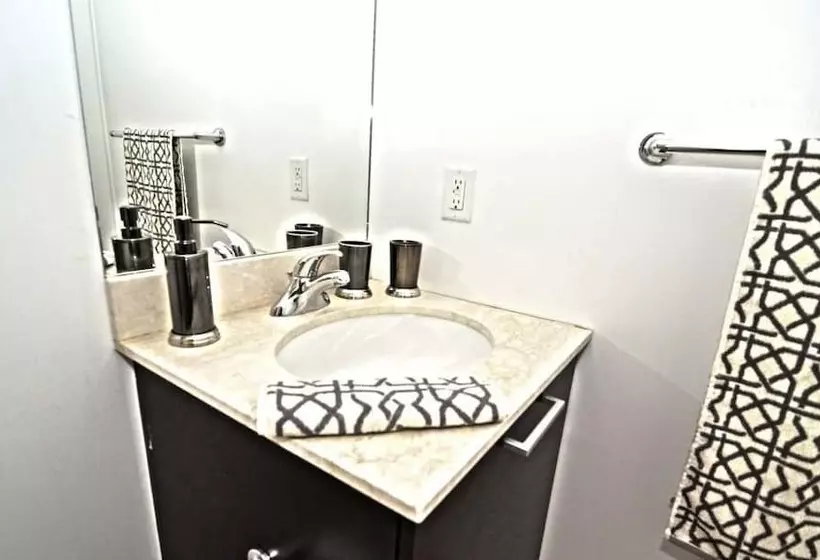 Toronto Escape   The Ruby Pink Suite