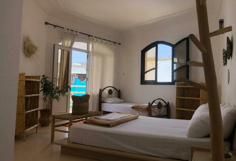 هاستل Arima Surf House