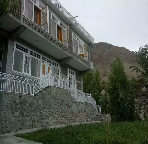 هتل Hunza Holiday Inn