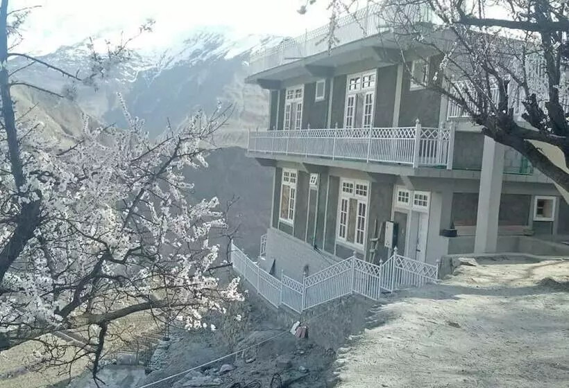هتل Hunza Holiday Inn
