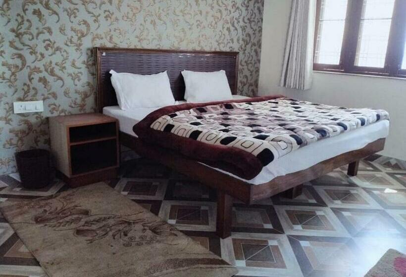 Hotel Oyo Flagship 70214 Trilokesh Rooms Banquet