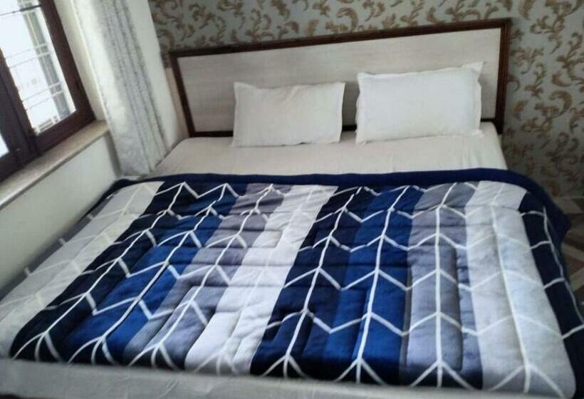 Hotel Oyo Flagship 70214 Trilokesh Rooms Banquet