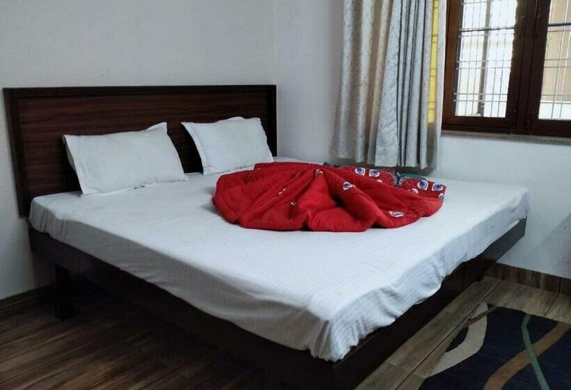 Hotel Oyo Flagship 70214 Trilokesh Rooms Banquet