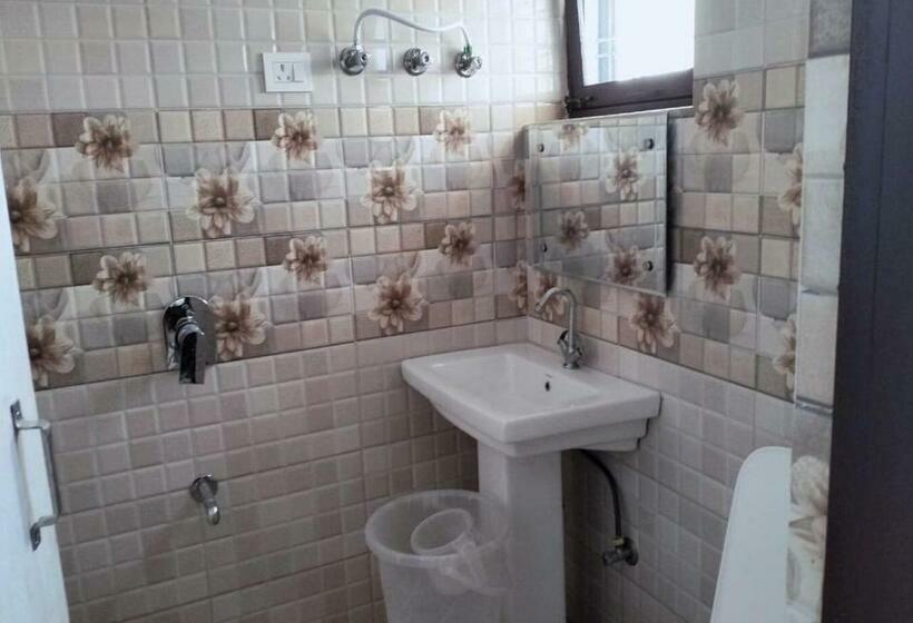 Hotel Oyo Flagship 70214 Trilokesh Rooms Banquet