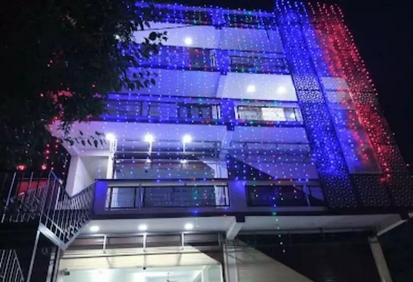 هتل Oyo Flagship 70214 Trilokesh Rooms Banquet