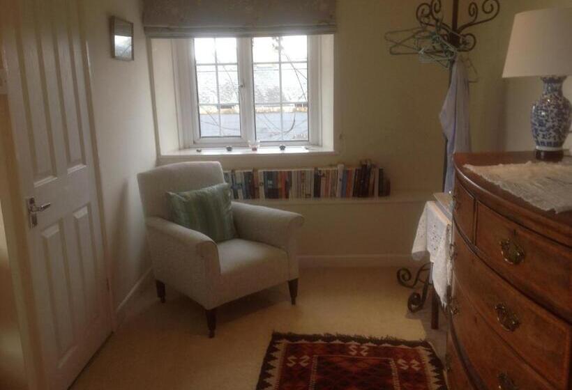 مبيت وإفطار The Coach House