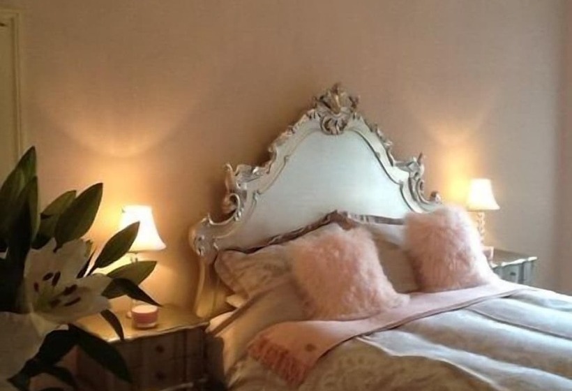 ベッドアンドブレックファースト The Court House