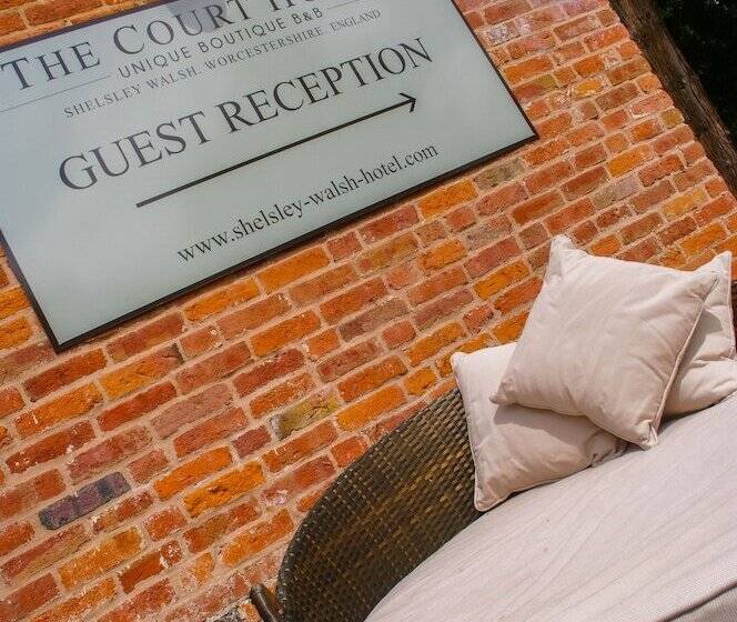 ベッドアンドブレックファースト The Court House