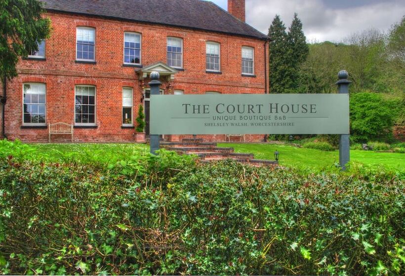 ベッドアンドブレックファースト The Court House