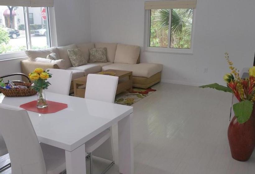 Downtown Hollywood Boutique