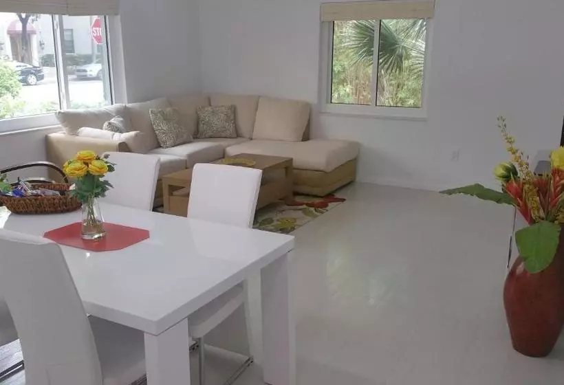 Downtown Hollywood Boutique