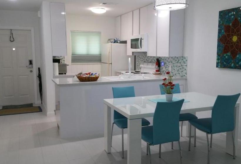 Downtown Hollywood Boutique