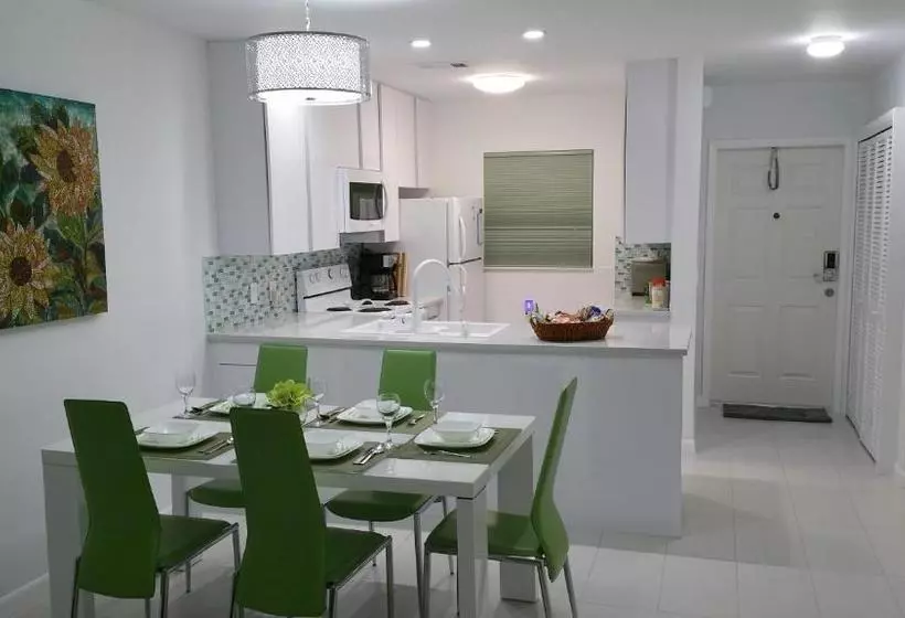 Downtown Hollywood Boutique