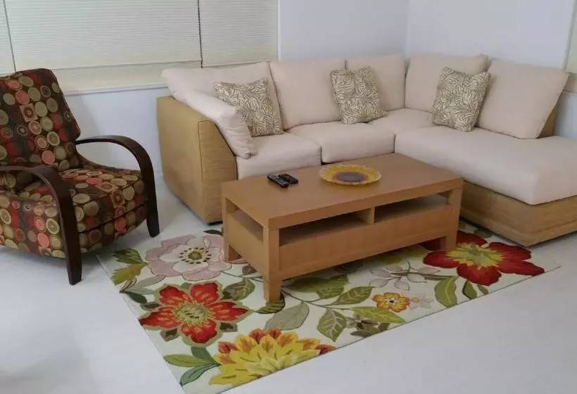 Downtown Hollywood Boutique