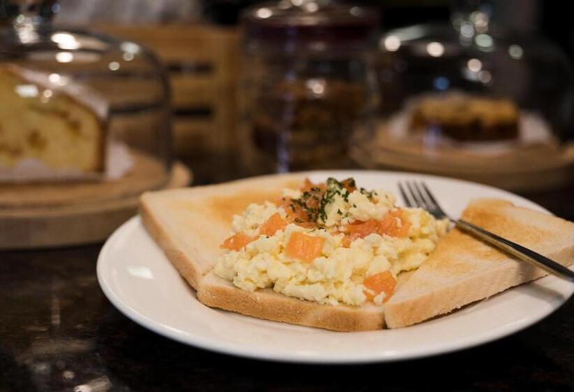 호텔 The Churchill Court