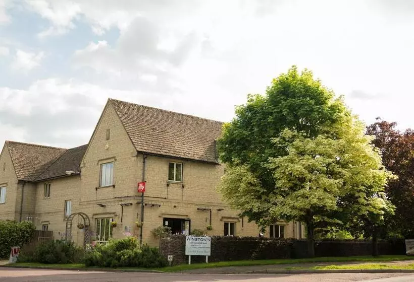 Отель The Churchill Court