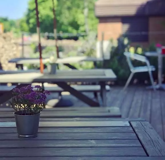 Отель The Churchill Court