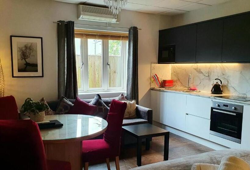 호텔 The Churchill Court