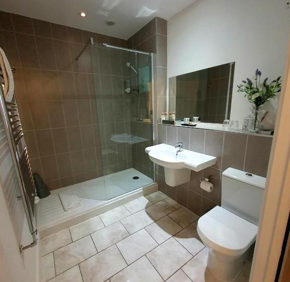 호텔 The Churchill Court