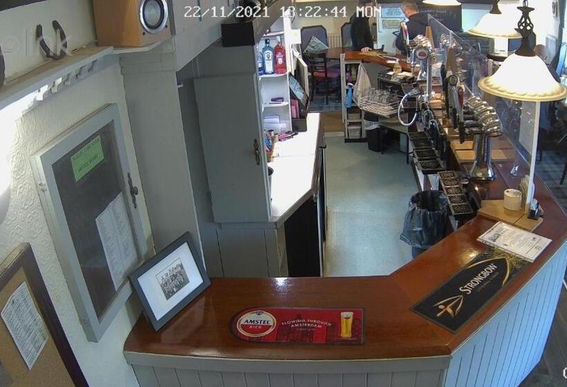 Отель Rose & Crown