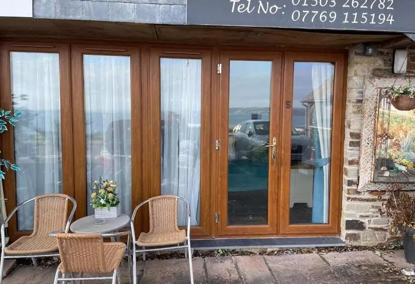 Hotel Sawyers Bed And Breakfast