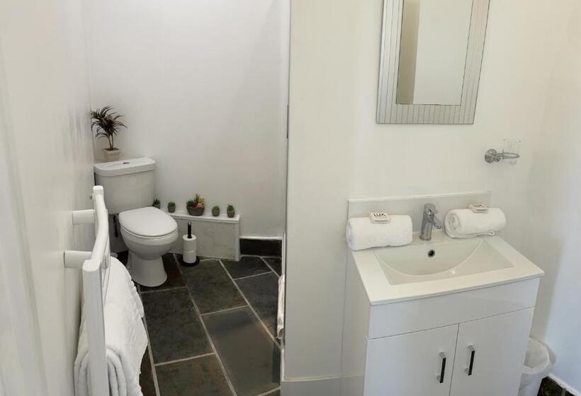 Отель Sawyers Bed And Breakfast