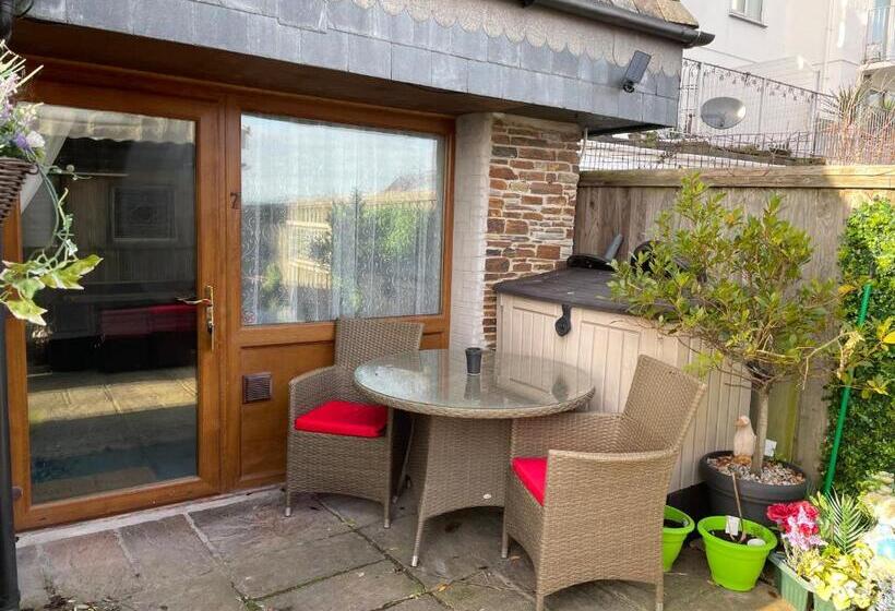 Отель Sawyers Bed And Breakfast